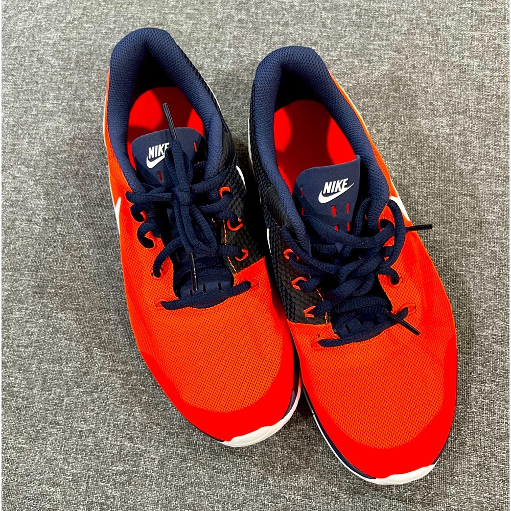 Nike Metcon 2 Flywire Sport Shoes Size 7.       Color bright orange